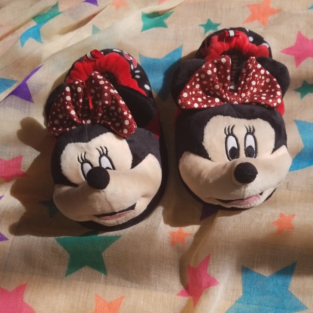 NWOT MINNIE MOUSE SLIPPERS